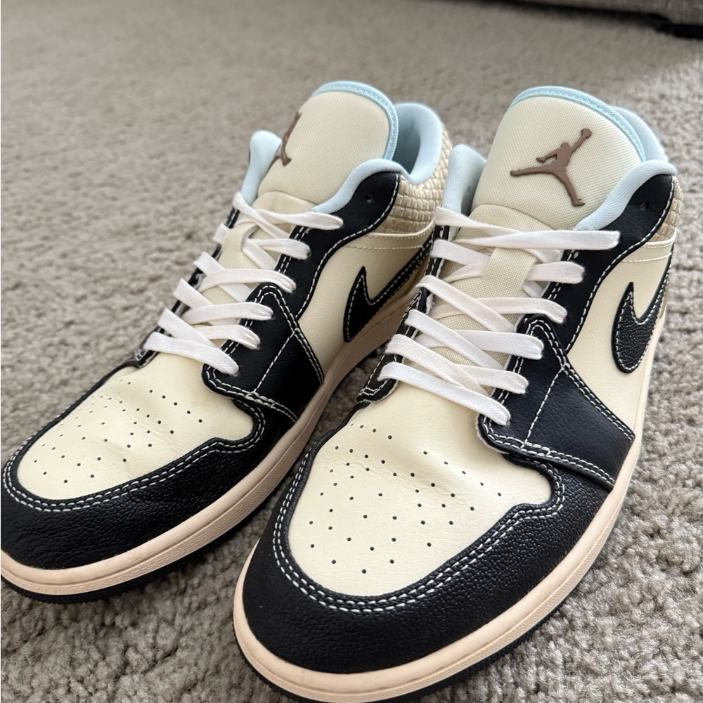Jordan 1 Low SE Coconut Milk Black Muslin size 14